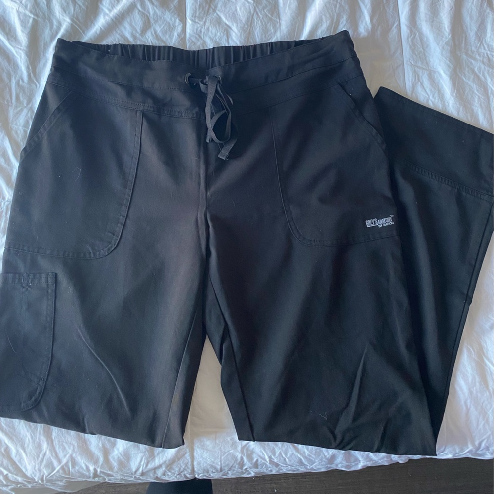Grey’s Anatomy by Barco cargo scrub pants size M, black